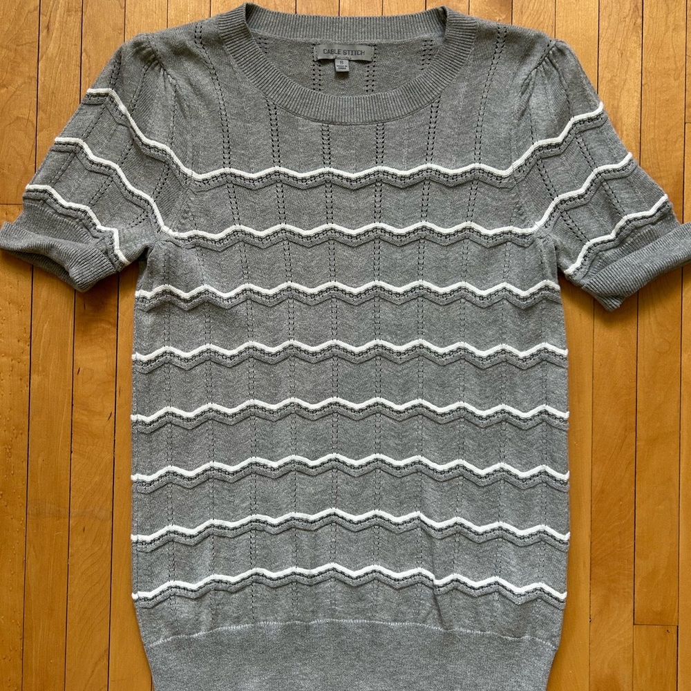 Women’s Short-Sleeve Gray Knit Sweater with White Stripe Detail
